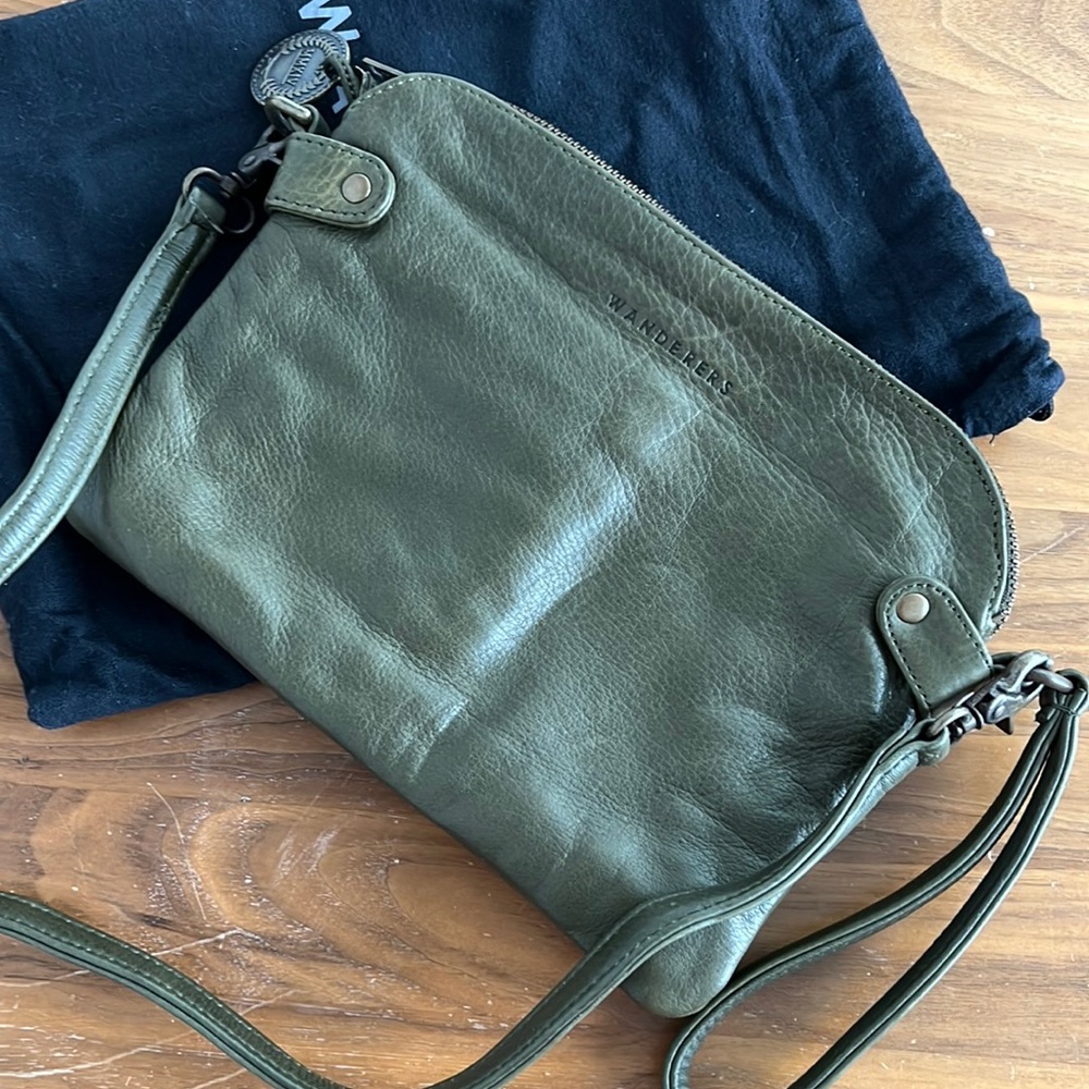 Wanderers travel co. Manhattan crossbody bag, deep green leather, NWOT